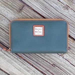 Dooney & Bourke EUC Green Leather Zip Accordion Long Wallet NO CALL OUTS